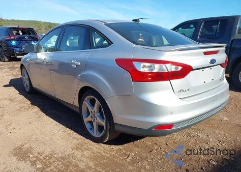 2012 Ford Focus Titanium z USA, uszkodzony, nr VIN 1FAHP3J20CL444584